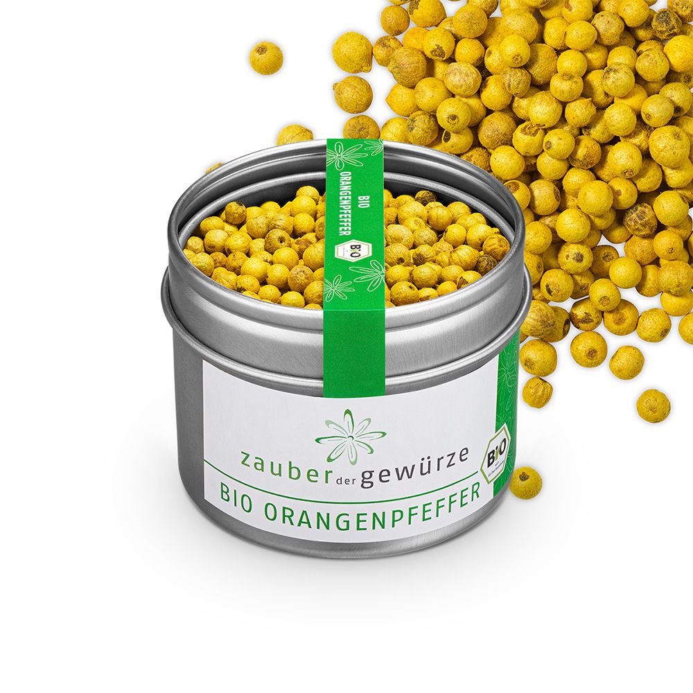 Geöffnete Dose mit Bio Orangenpfeffer. Weißes Etikett mit Logo und Schriftzug. Grüner Streifen mit Text. Bio-Siegel.
