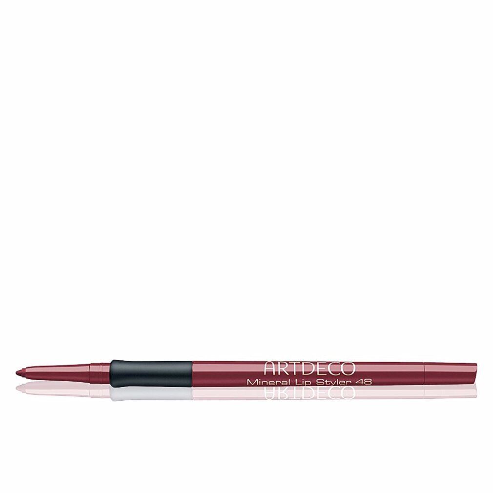 Artdeco Mineral Lip Styler 48. Dunkelroter Lipliner-Stift mit schwarzem Mittelteil. Spiegelung. Weißer Hintergrund.