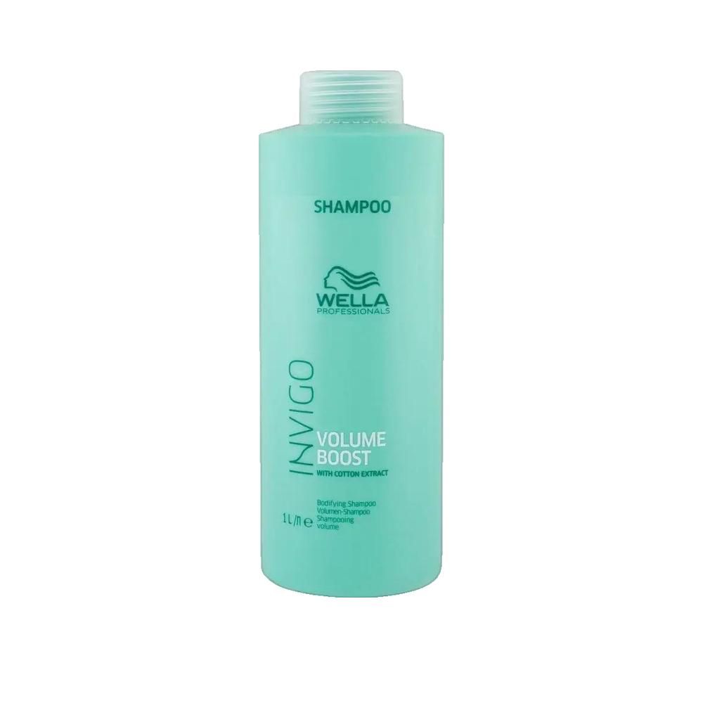 Türkisgrüne Shampoo-Flasche. Aufschrift: INVIGO, VOLUME BOOST, Wella Professionals. Mit Baumwollextrakt. 1 Liter.