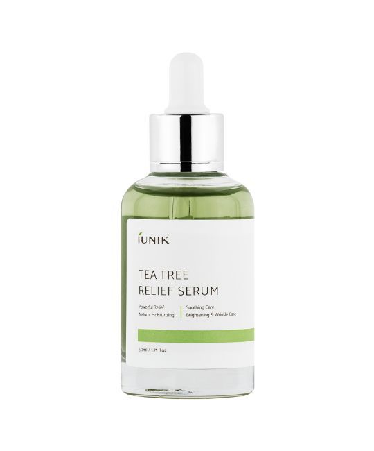 Klare Glasflasche mit Serum, weißem Etikett und Pipette. Aufschrift: iUNIK, Tea Tree Relief Serum.