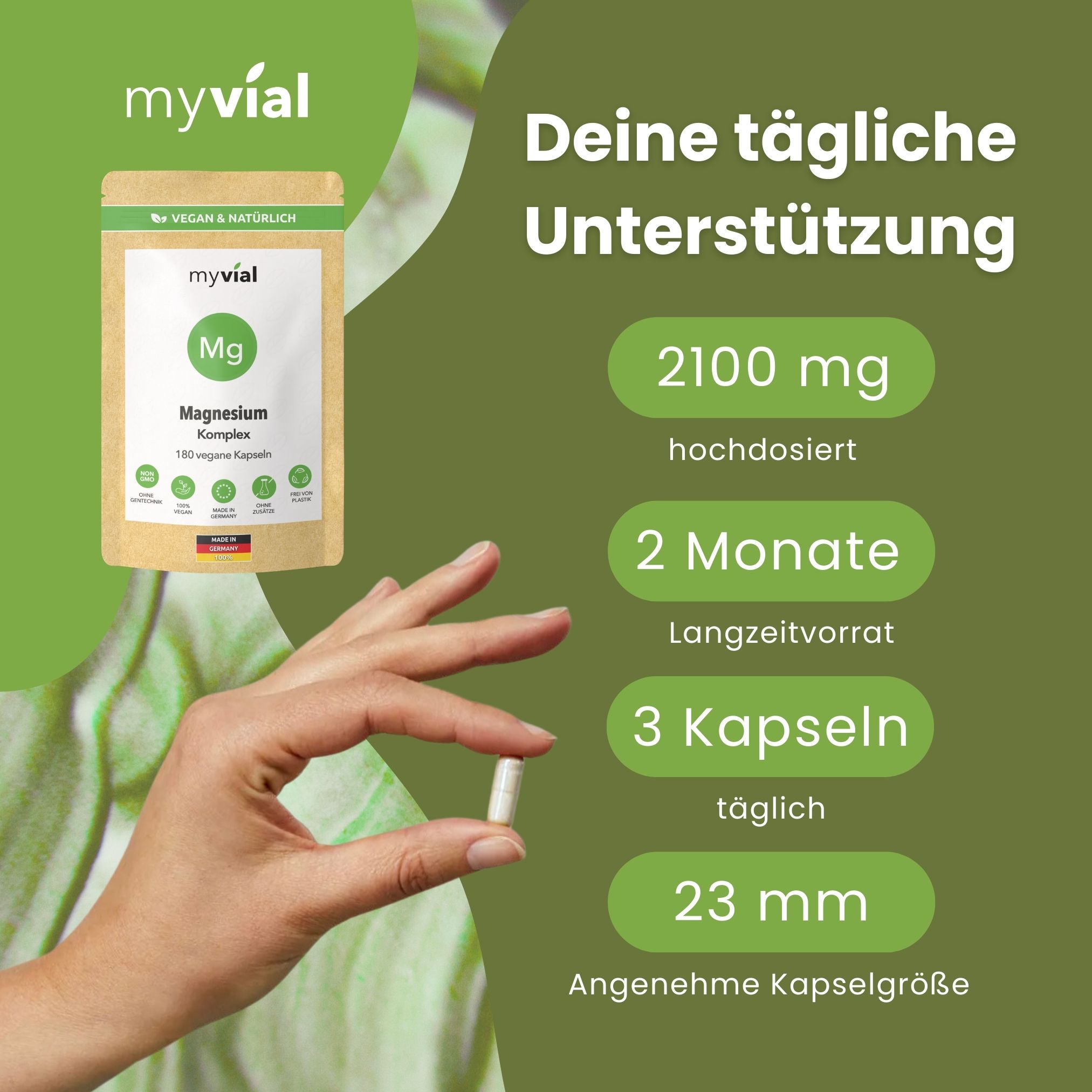 Hand hält eine Kapsel. Aufschrift: 2100 mg hochdosiert, 2 Monate Vorrat, 3 Kapseln täglich, 23 mm Kapselgröße. myvial® Magnesium Komplex Kapseln.
