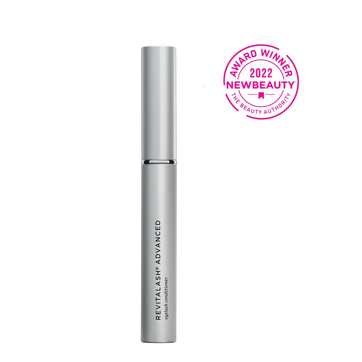 Silberfarbene Tube mit dem Schriftzug "RevitaLash® ADVANCED eyelash conditioner". Auszeichnung "Award Winner 2022".