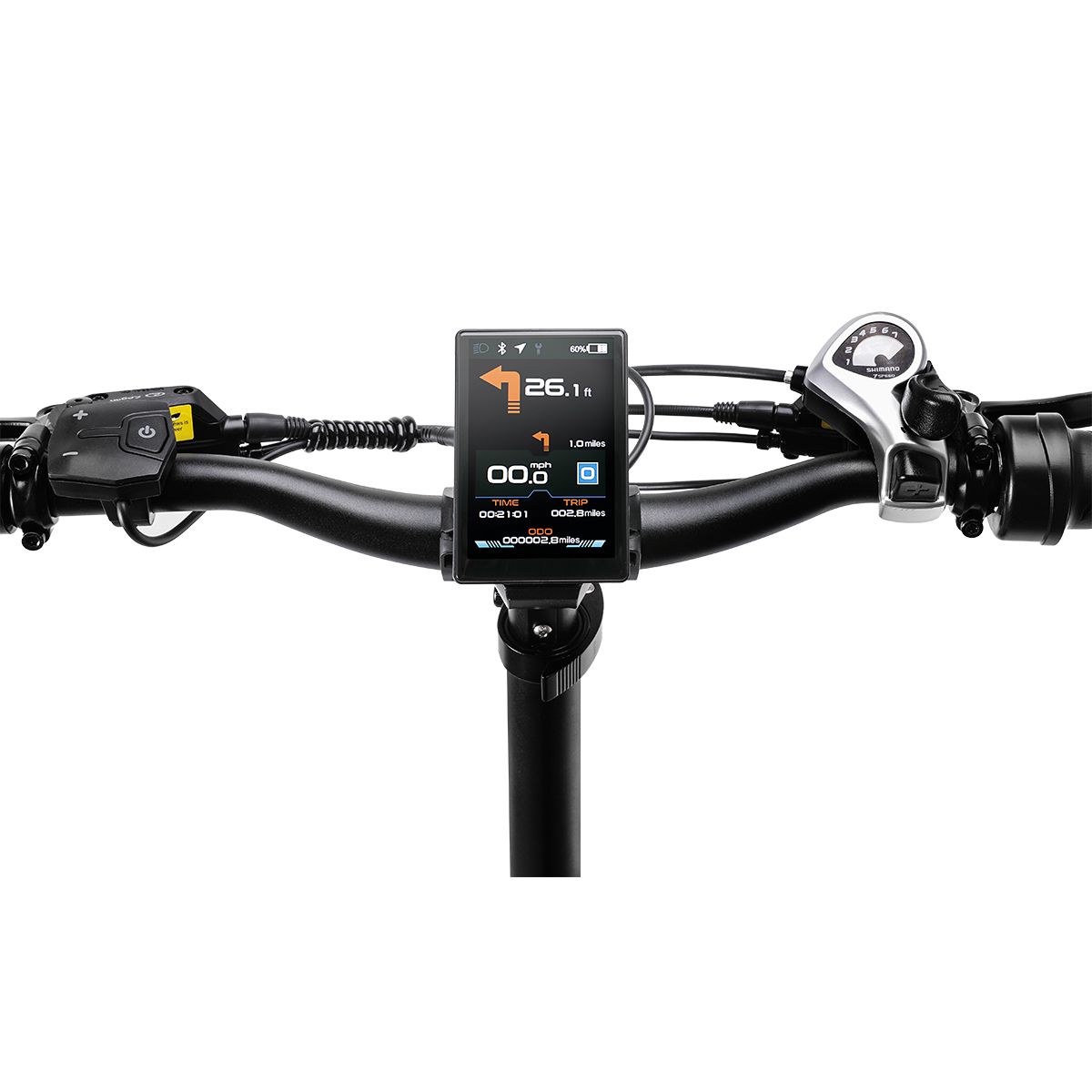 Lenker eines E-Bikes mit Display. Zeigt Navigation und Geschwindigkeit. Schwarze Griffe und Bedienelemente.