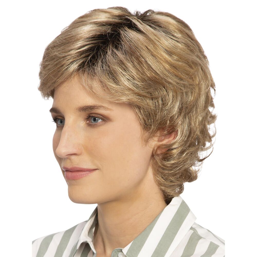 Blonde Perücke mit kurzem, gewelltem Haar. Seitenansicht. Person trägt gestreiftes Hemd.