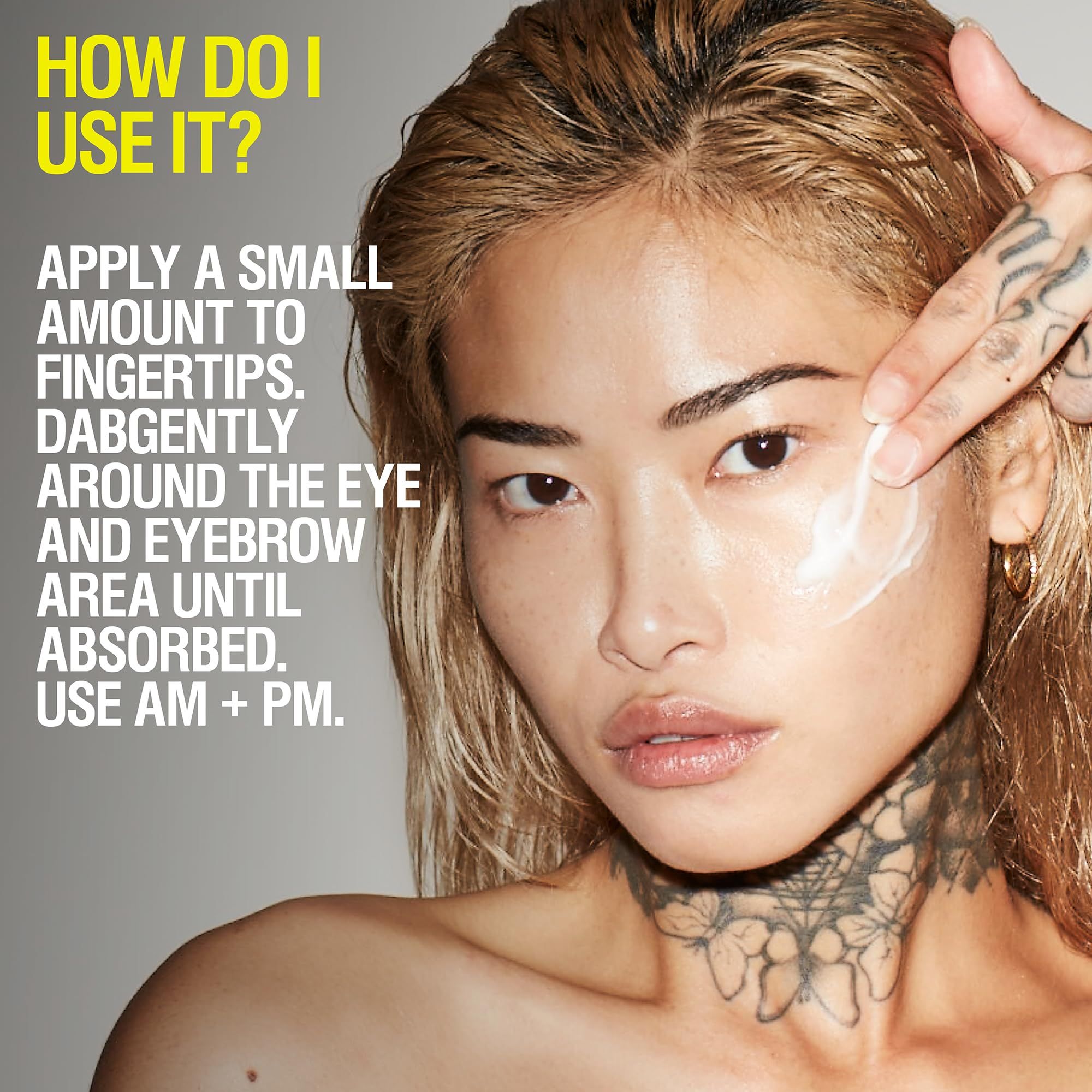 Frau trägt Creme auf die Augenpartie auf. Text: How do I use it? Anwendung auf Fingerspitzen. Sanft um Augenpartie einklopfen.