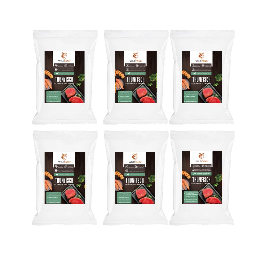 Sechs Beutel Trockenfutter. Aufdruck mit Produktabbildungen, Logo und Text. Thunfisch-Variante.
