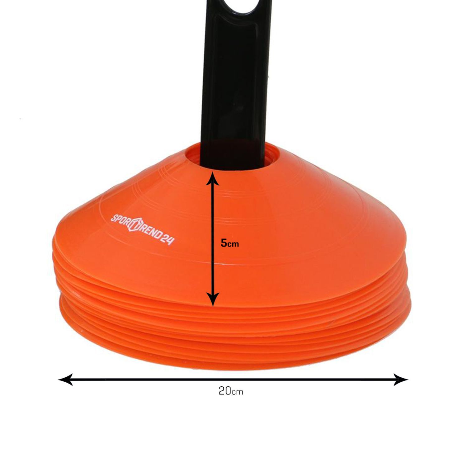 Orange Markierungshütchen mit schwarzem Griff. Aufschrift: Sporttrend24. Maße: 20cm x 5cm.