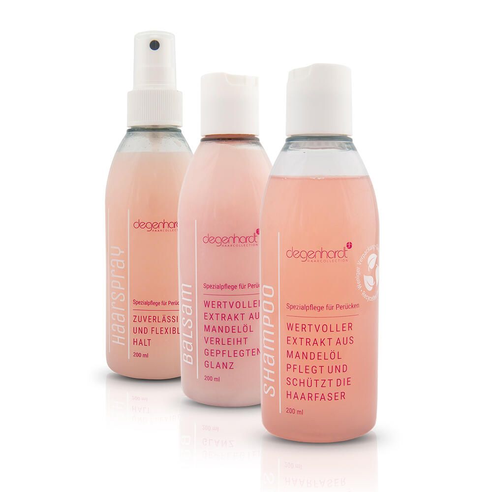 Drei Flaschen degenhardt Pflege-Set. Haarspray, Balsam und Shampoo. Rosa Flüssigkeit, weiße Deckel. Beschriftung: Haar, Balsam, Shampoo.