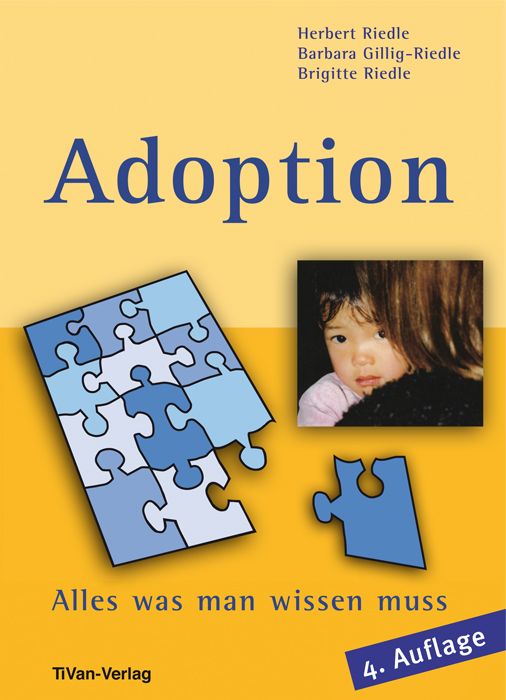 Buchcover mit Titel "Adoption". Puzzle-Grafik, Foto eines Kindes, Autorennamen. "Alles was man wissen muss" und "4. Auflage".