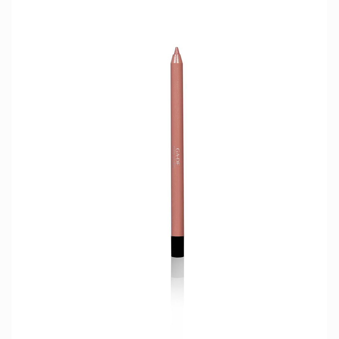 Lippenstift in Rosa. Aufschrift "GA-DE". Schwarze Spitze. Auf weißem Hintergrund.