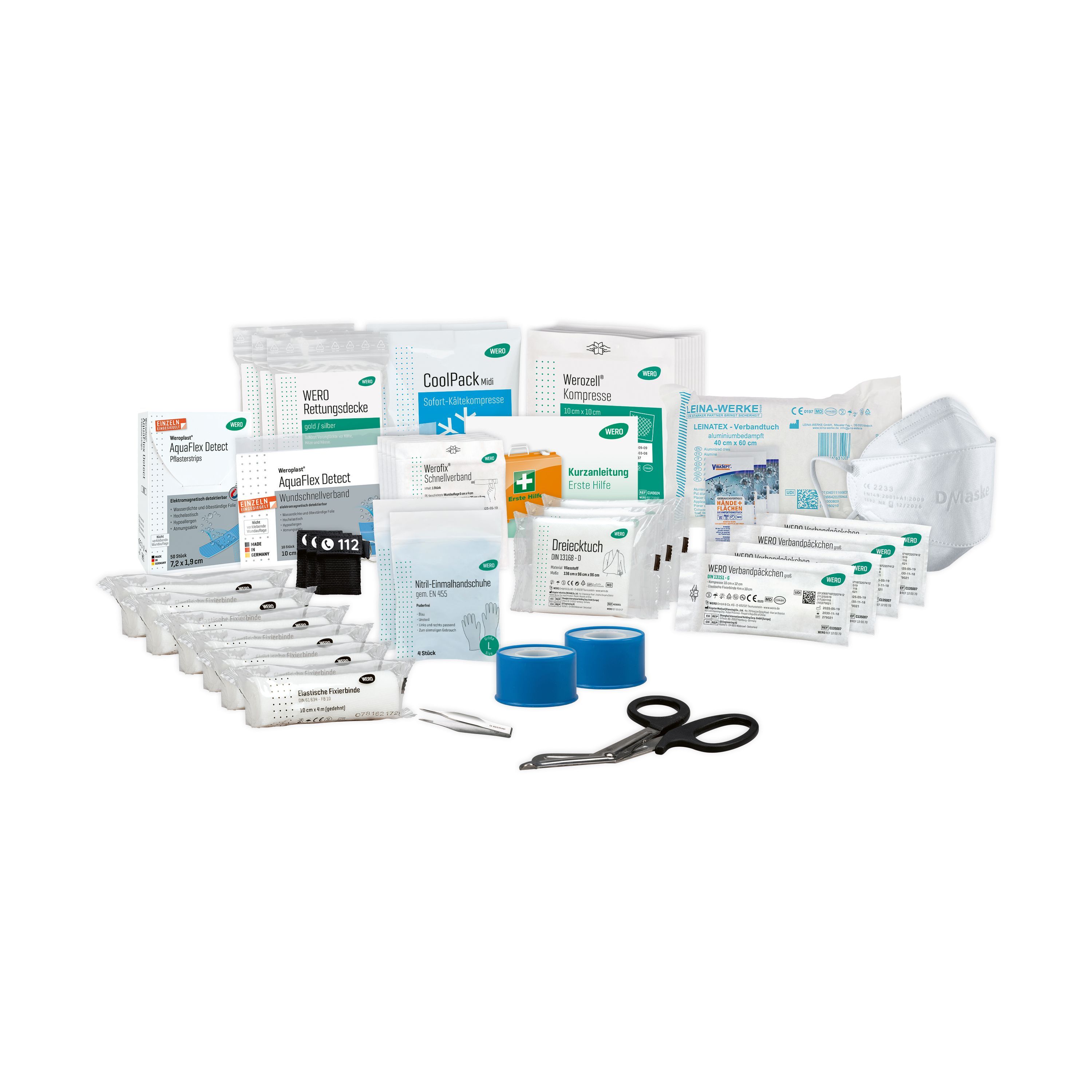 Erste-Hilfe-Set mit verschiedenen Produkten: Verbandsmaterial, Masken, Kühlpackungen, Scheren, Pflaster. Verpackungen mit grüner Schrift.