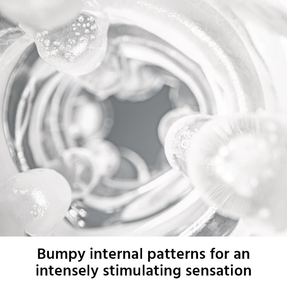 Nahaufnahme des Inneren eines transparenten Produkts mit unebenen Oberflächen. Blasenartige Strukturen sind sichtbar.