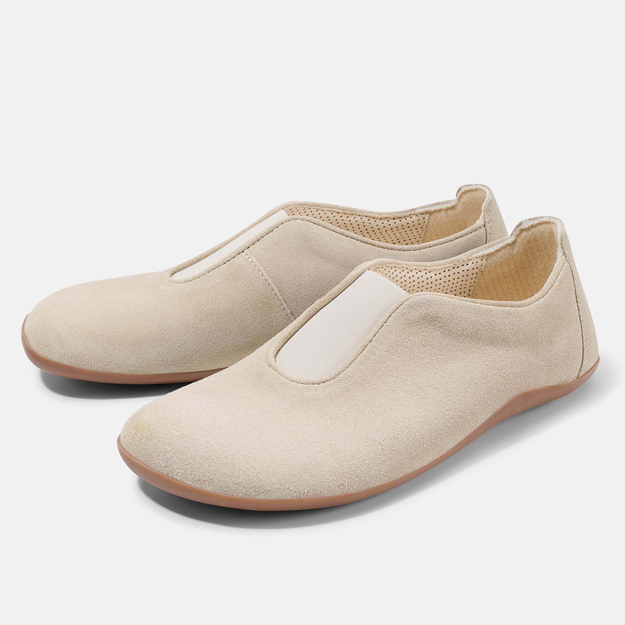 BÄR Myla Damen Slipper aus beigem Wildleder mit breiter Passform.