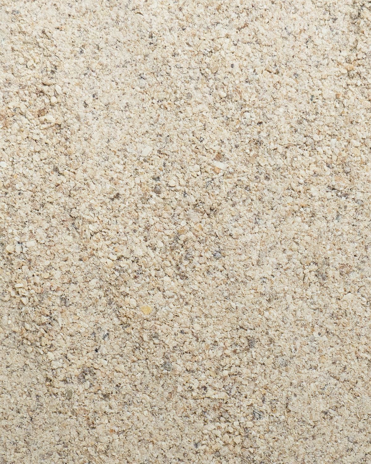 Grober, beiger Pulver-Mix mit kleinen Körnchen.
