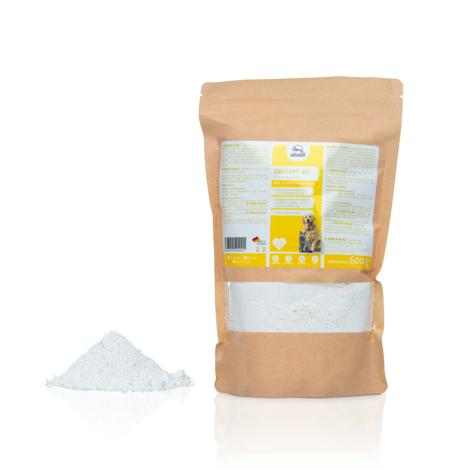 Beutel FORTAN Calcium 40 und Pulverhaufen daneben. Produktinformationen und Logo auf dem Beutel sichtbar.