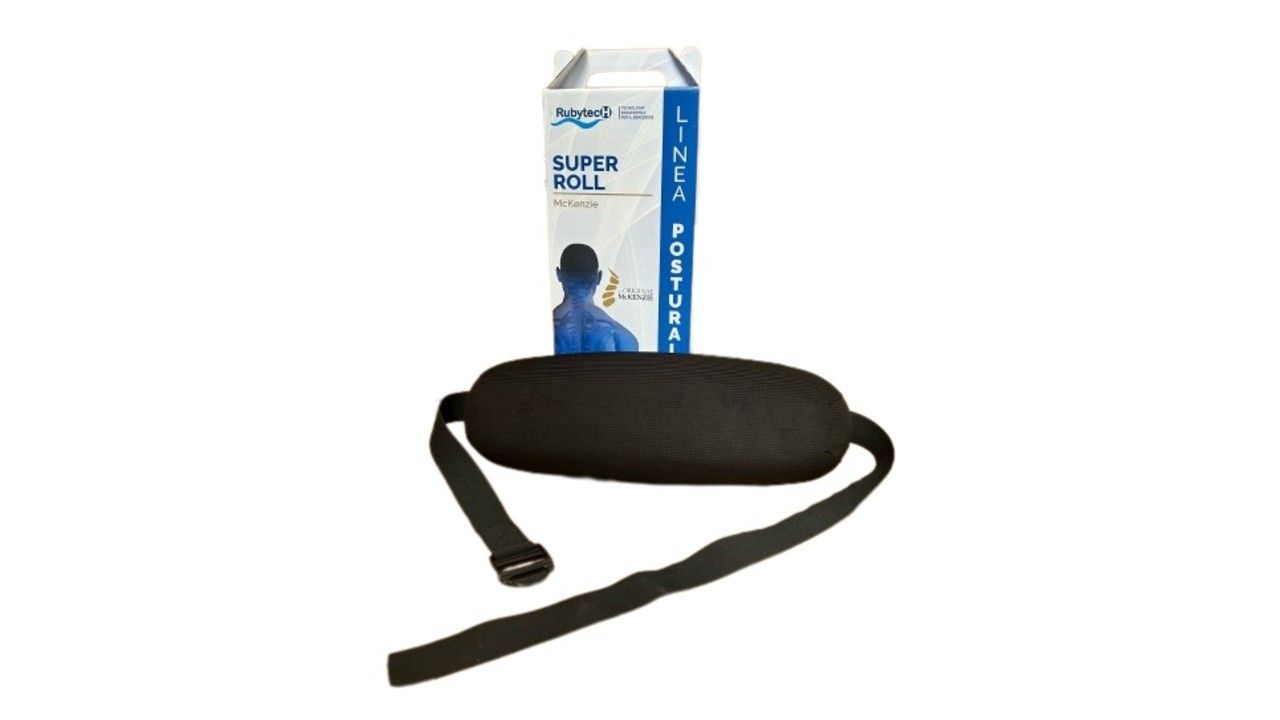 Cuscino lombare nero con cinghie e confezione. La confezione mostra "Super Roll" e "Linea Posturale".