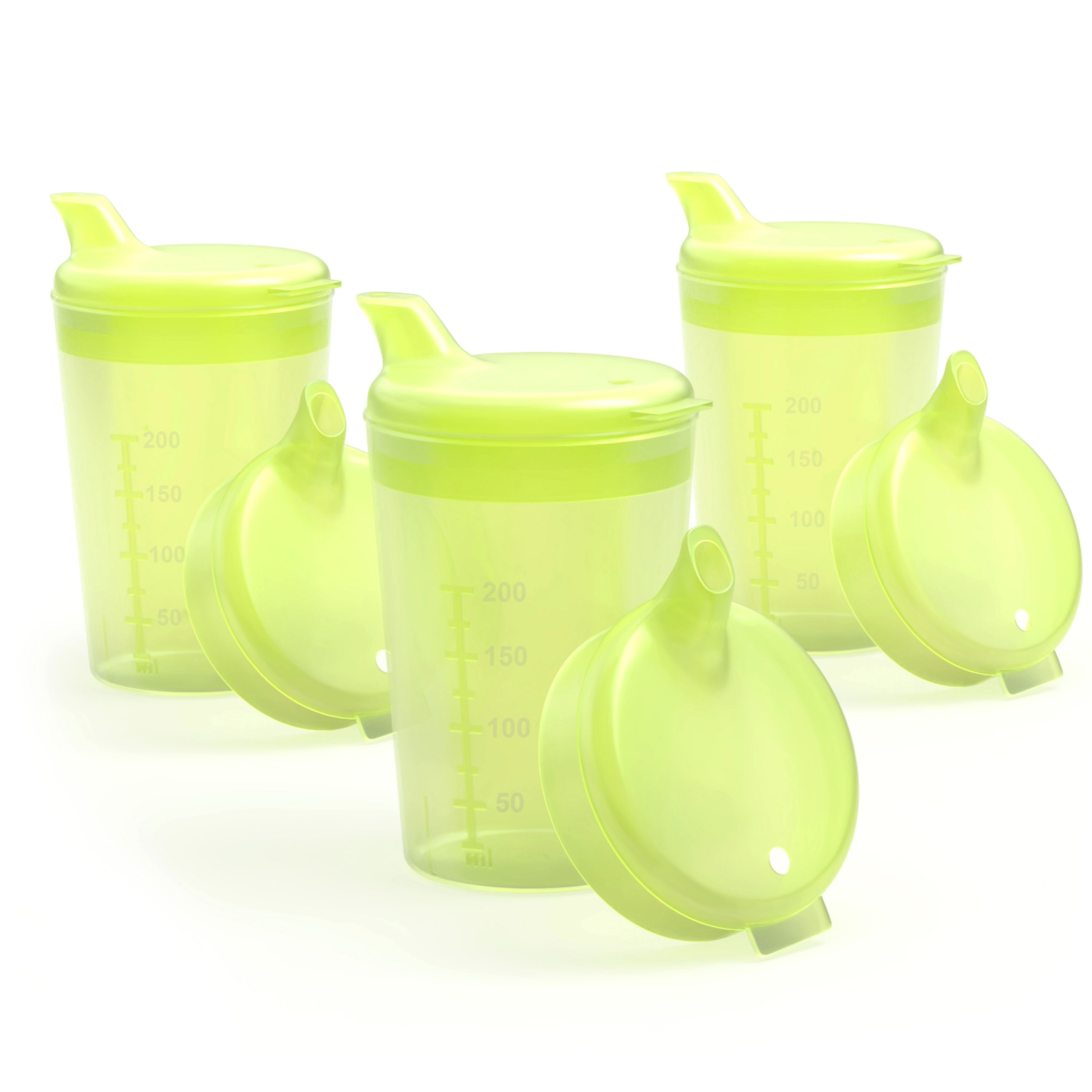 Drei Schnabelbecher mit Deckeln. Hellgrüne Deckel und transparente Becher mit Messskala. Zwei Deckel sind abgenommen.
