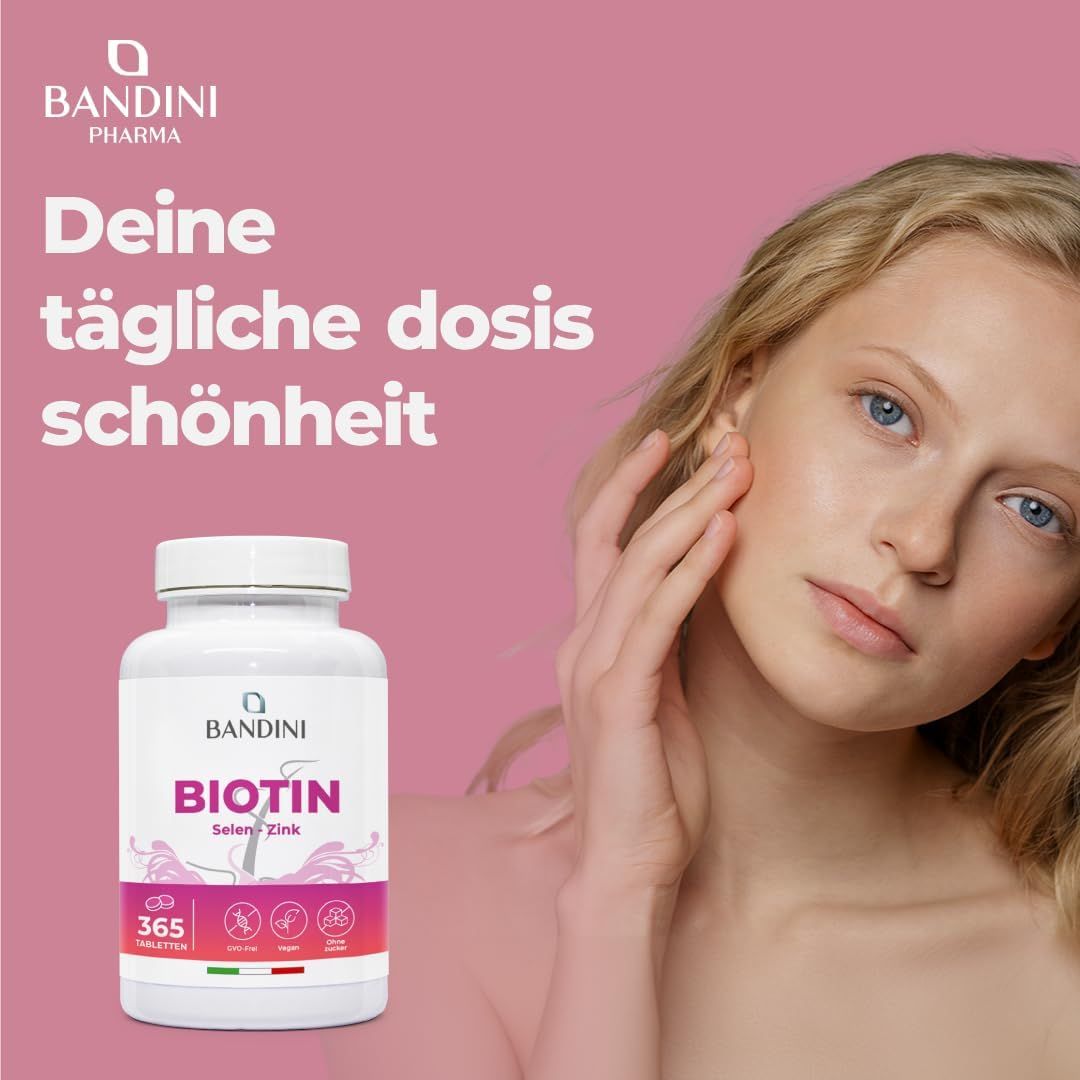 Weiße Bandini Biotin-Tabletten-Dose. Aufschrift: Biotin, Selen, Zink. 365 Tabletten. Frau berührt ihr Gesicht.