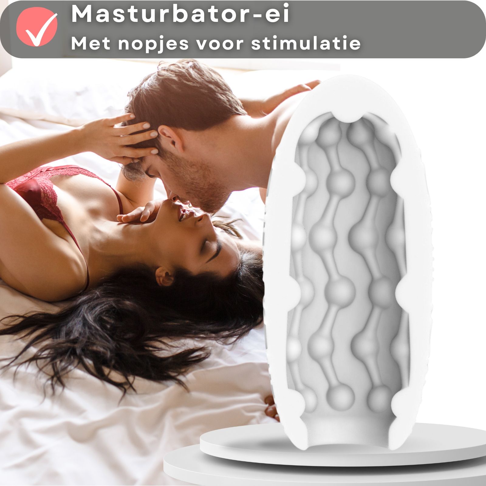 Advertentiebeeld met een witte ei-masturbator en een stel op de achtergrond. De masturbator is in twee delen gesplitst. Tekst: Ei-masturbator met nopjes.