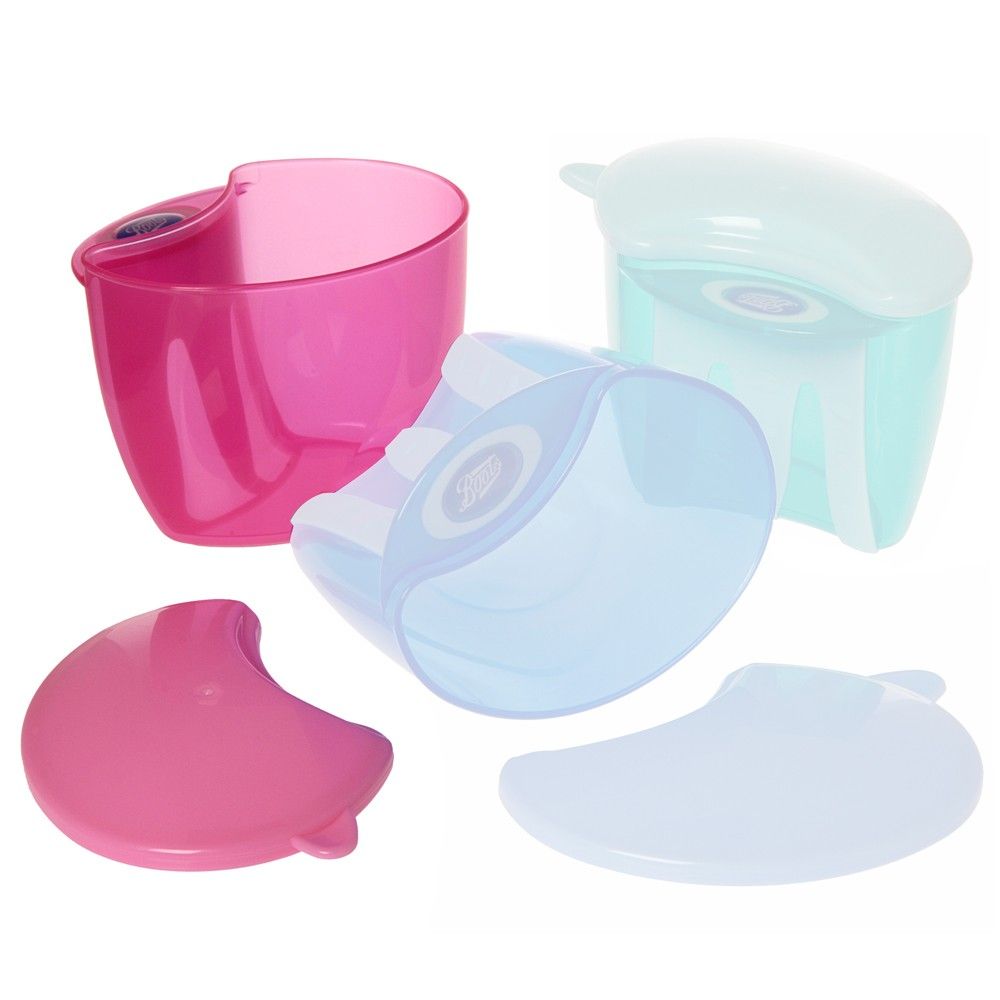 Mehrfarbige Snackschalen mit Deckel. Rosa, hellblau und mintgrün. Runde Form mit Griff. Deckel in passenden Farben.