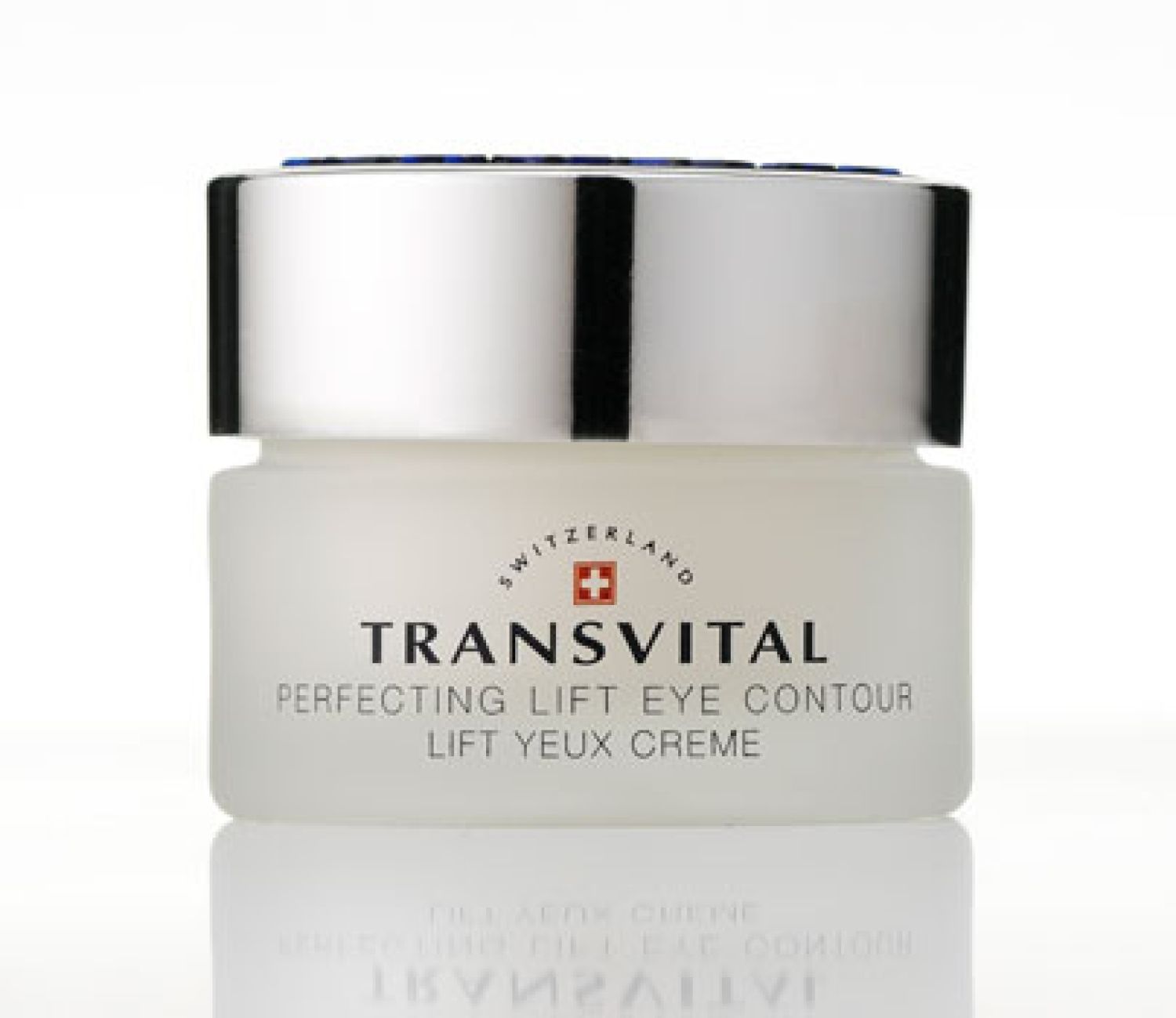 Cremebehälter mit silbernem Deckel. Aufschrift: Transvital, Perfecting Lift Eye Contour, Lift Yeux Creme. Schweizer Kreuz.