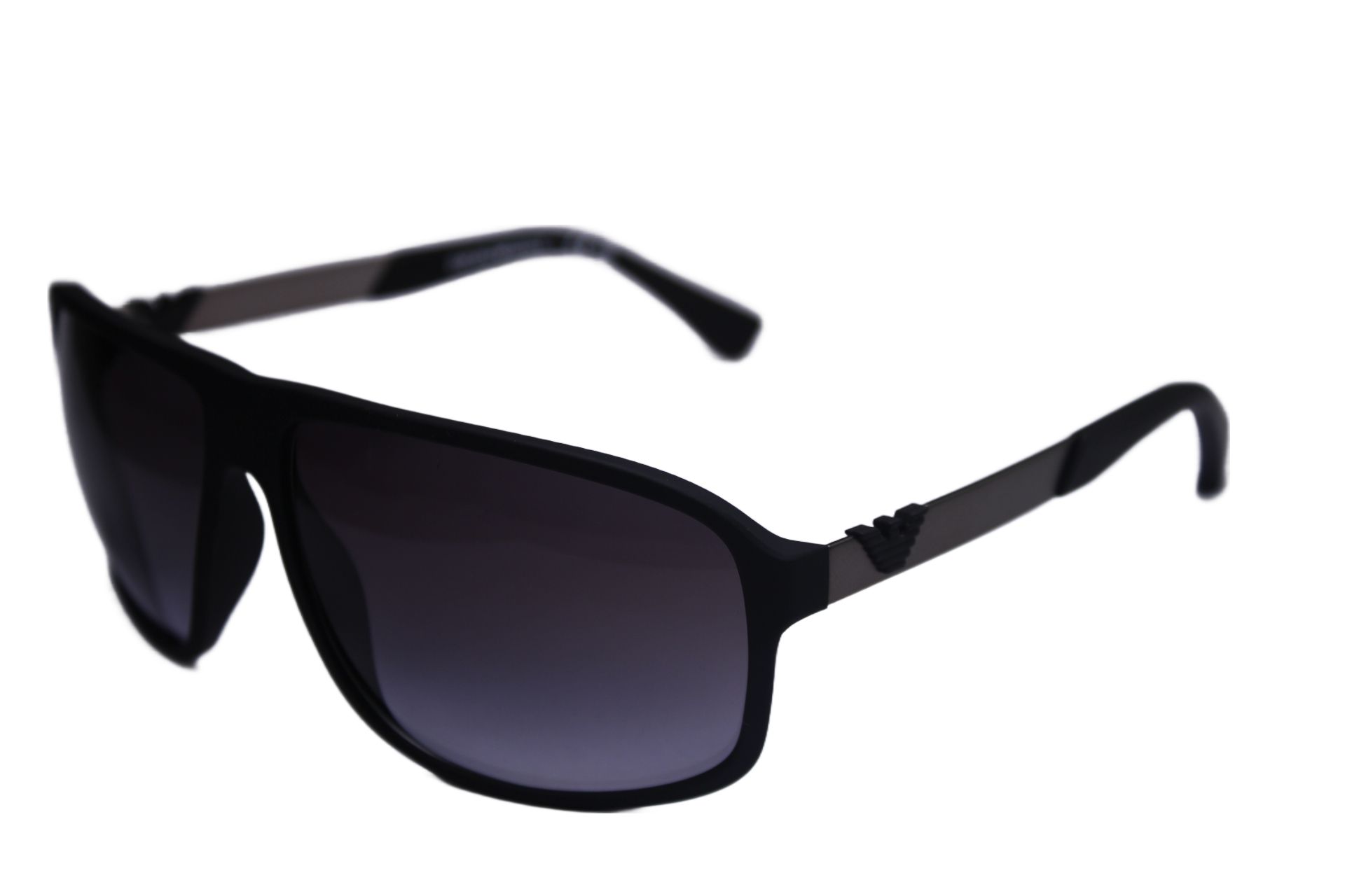 Sonnenbrille mit schwarzem Rahmen und grauen Gläsern. Bügel mit Logo. Seitliche Ansicht.