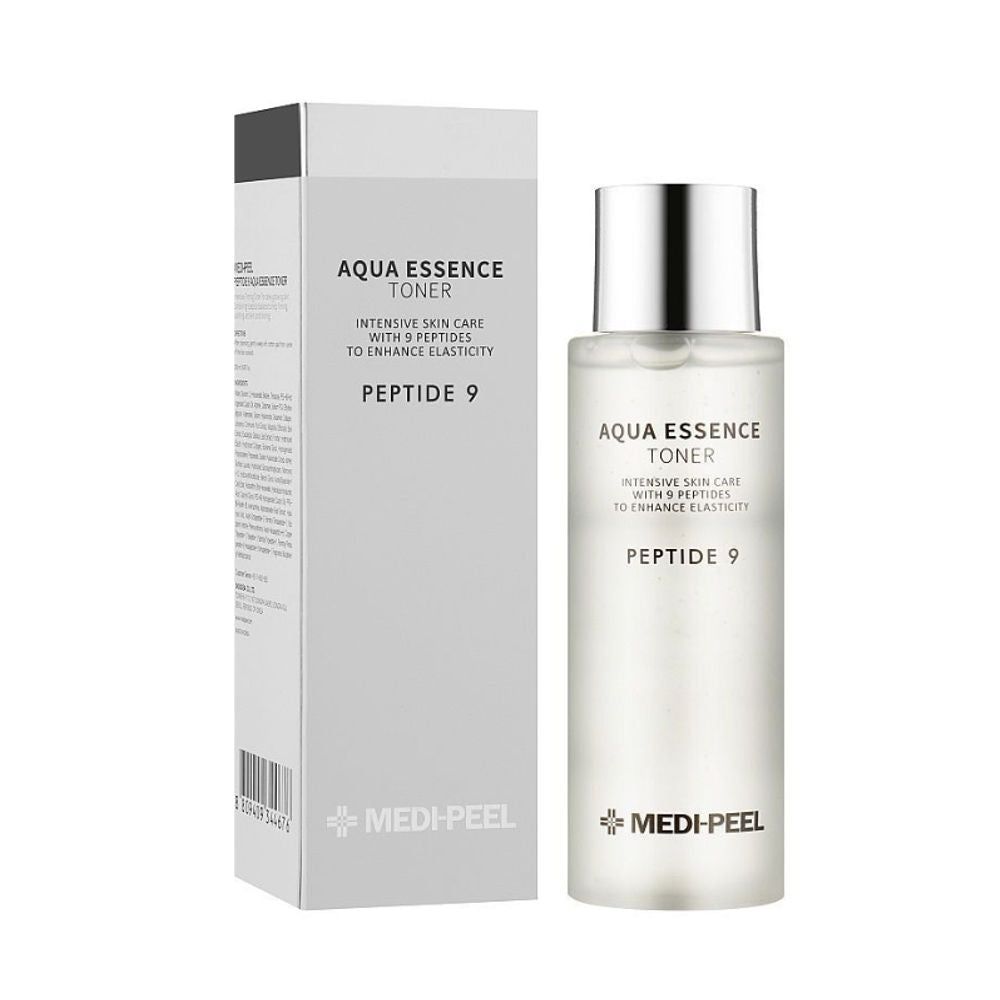 Produktflasche und Verpackung. Aufschrift: Aqua Essence Toner, Peptide 9. Marke: Medi-Peel. Weiße Verpackung.