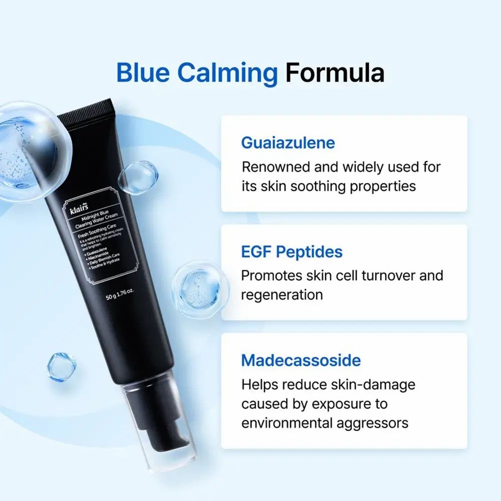 Produkt-Tube mit Inhaltsstoff-Informationen. Guaiazulen, EGF-Peptide, Madecassoside. Hellblauer Hintergrund.