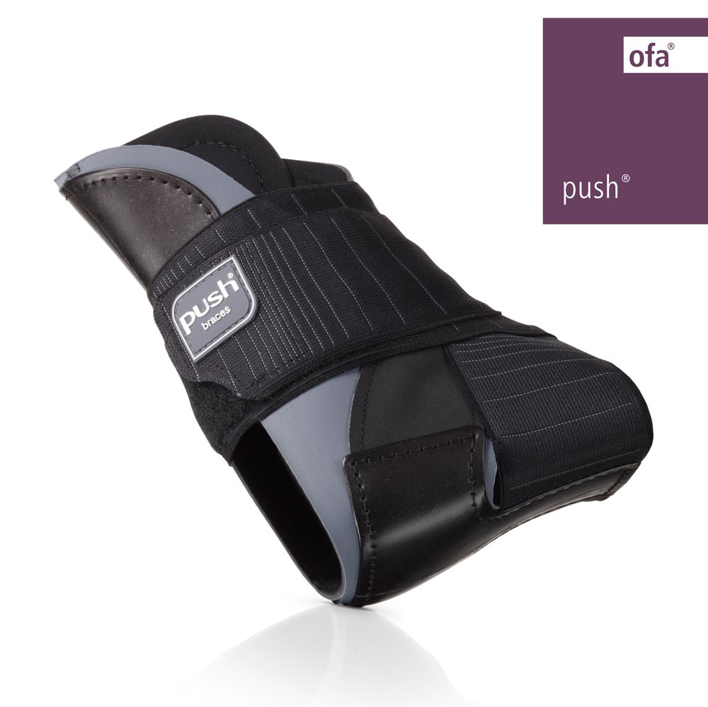Knöchelorthese, schwarz-grau. Mit Klettverschlüssen und dem Schriftzug "push braces". Logo "ofa".