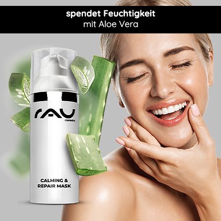 Weiße Flasche mit RAU Cosmetics Calming & Repair Mask, Aloe Vera-Blätter. Text: Spendet Feuchtigkeit mit Aloe Vera.