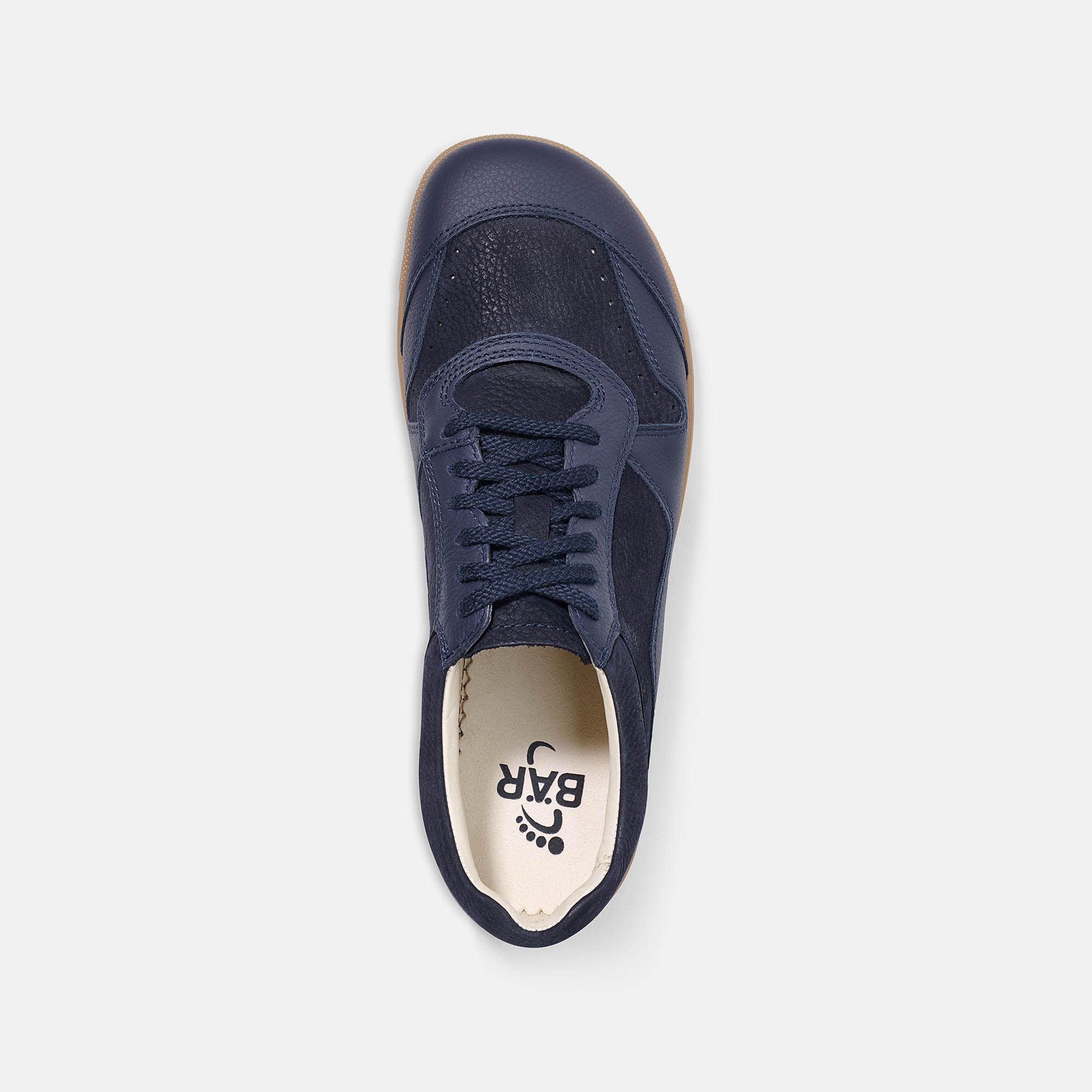 Draufsicht auf einen blauen Schnürschuh. Braune Sohle, Innenfutter beige. Logo 'BAR' auf der Innensohle.