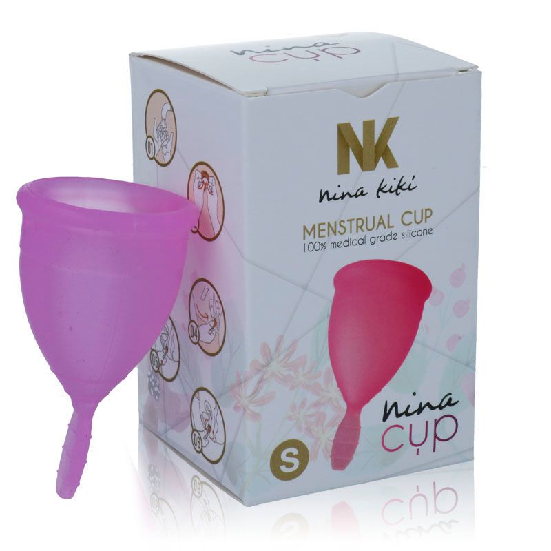 Rosa Menstruationstasse neben Verpackung. Produktname und Logo sichtbar.