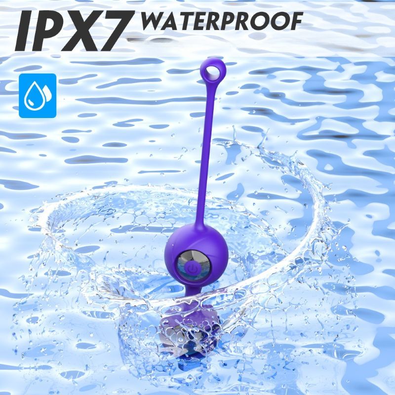 Violette Kugel im Wasser. IPX7 wasserdicht.