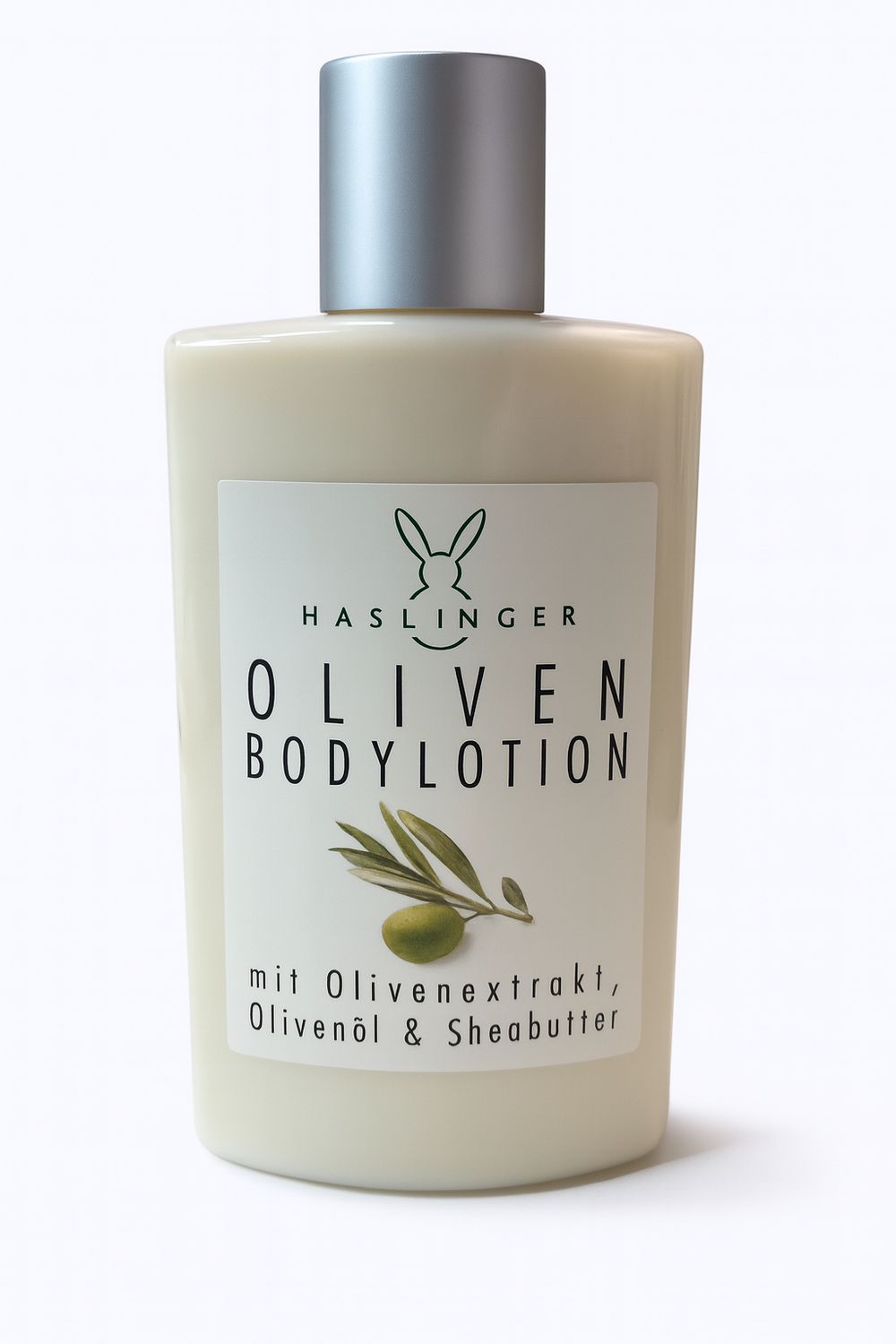 Beige Körperlotion-Flasche mit silbernem Deckel. Aufschrift: Haslinger Oliven Bodylotion. Enthält Olivenextrakt, Olivenöl & Sheabutter.