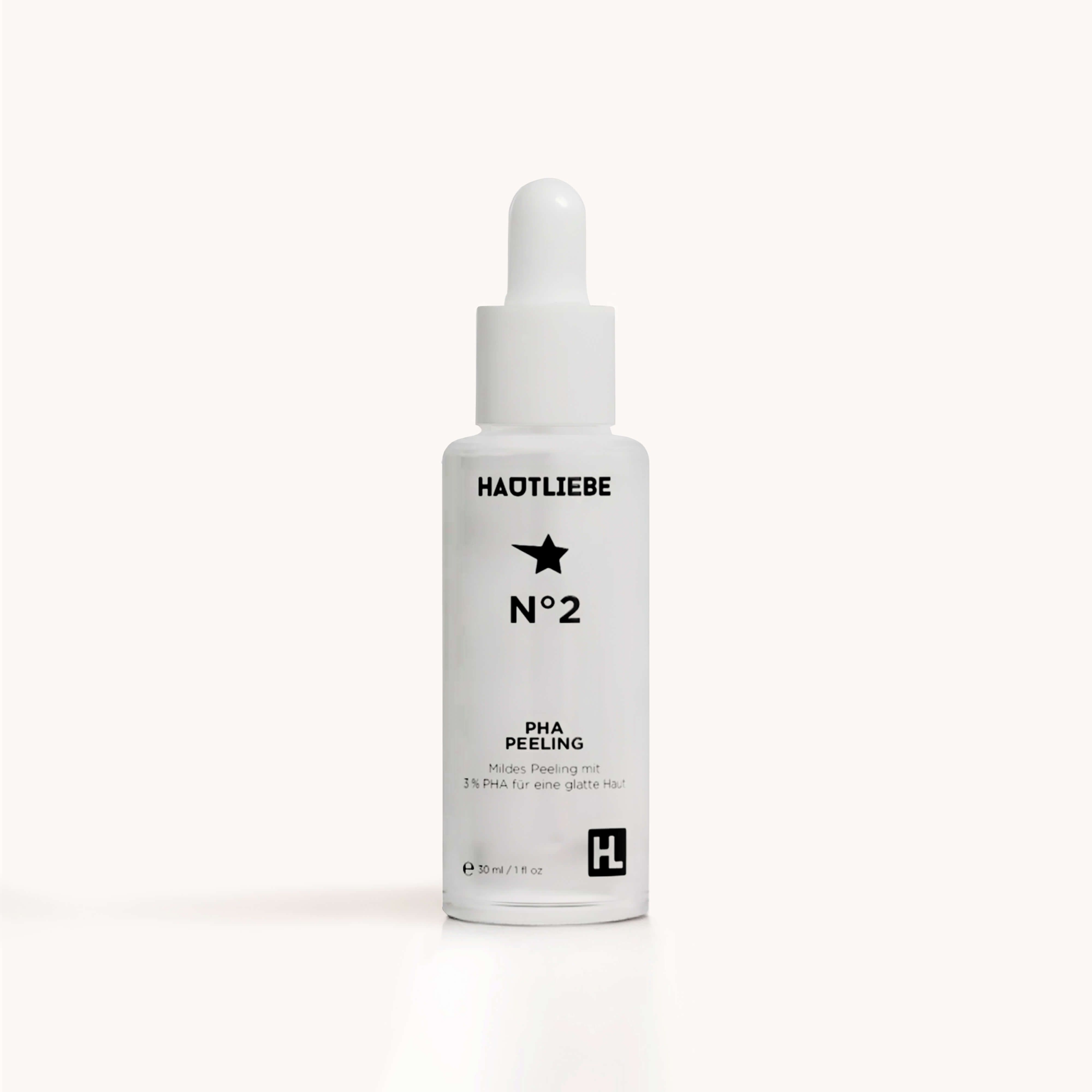 Weiße Flasche mit schwarzem Aufdruck. Aufschrift: HAUTLIEBE, N°2, PHA PEELING. Mit Tropferaufsatz.