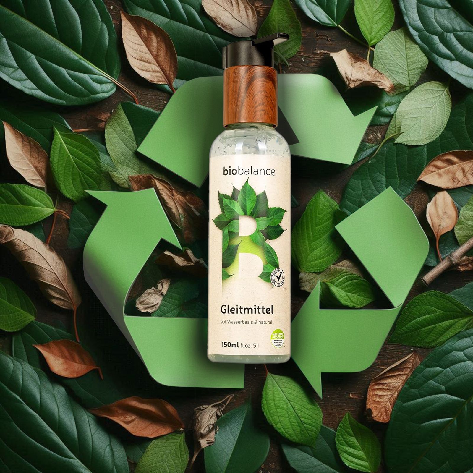 BIO BALANCE Gleitmittel Flasche. Aufschrift "Gleitmittel". Flasche mit Holzdeckel. Recycling-Symbole und Blätter.