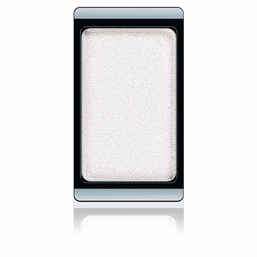 Artdeco Lidschatten Pearlfarben. Weißer Lidschatten in rechteckiger Form, umgeben von einem schwarzen und silbernen Rahmen. Spiegelung.