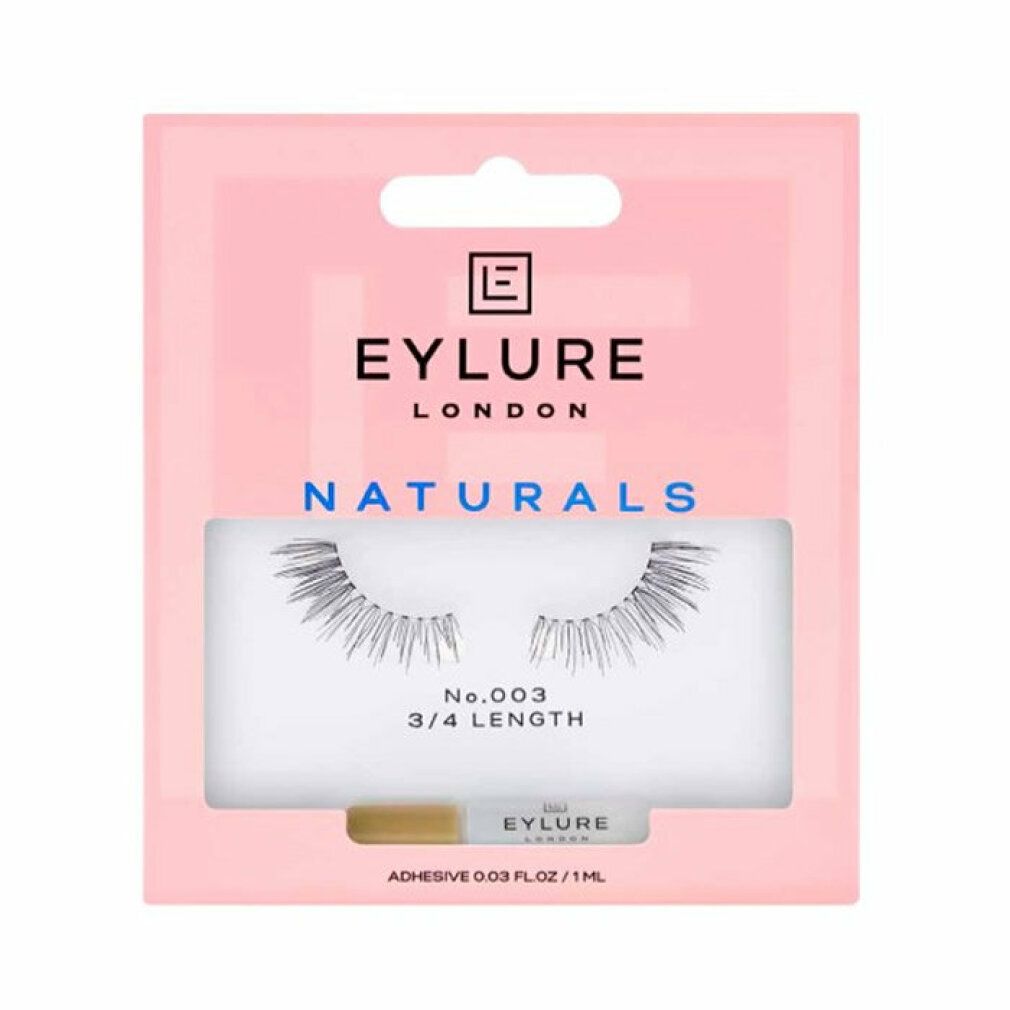 Eylure Naturals 003 Wimpern in Verpackung. Rosa Karton mit Produktnamen und Kleber. 3/4 Länge Wimpern.