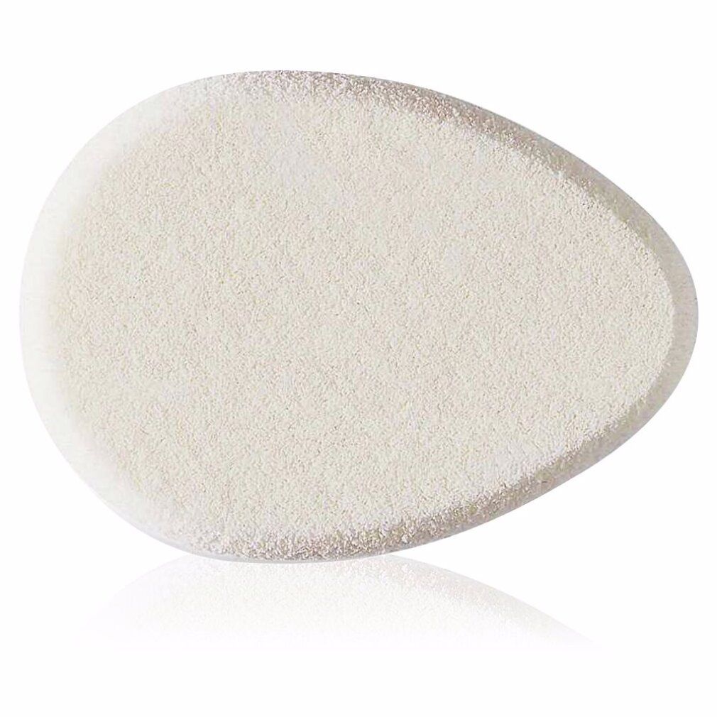 Ovaler Yukilon-Schwamm. Beige, poröse Oberfläche. Tropfenförmig, abgerundete Spitze. Für Kosmetik.