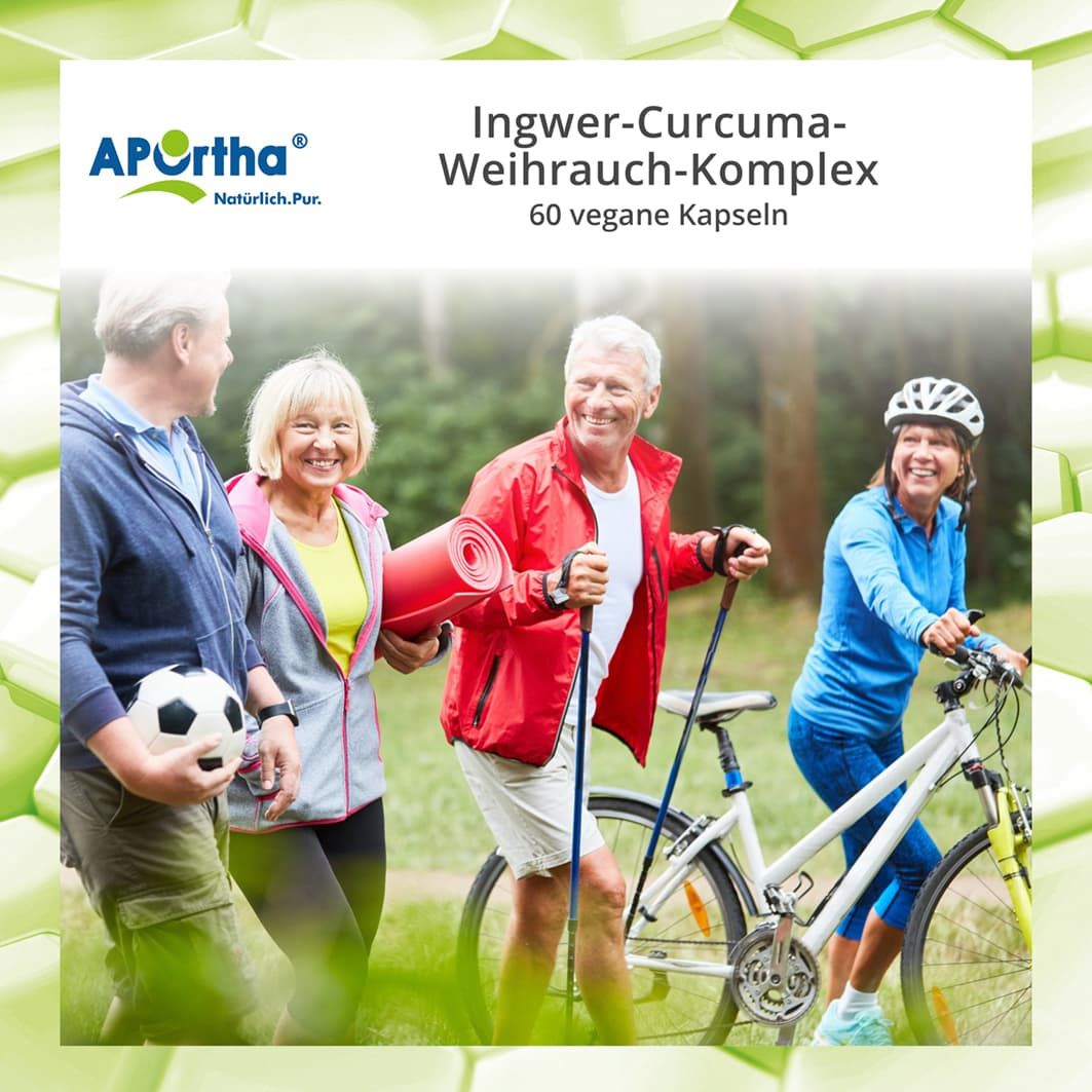 Gruppe von Menschen beim Spaziergang. Eine Person mit Fahrrad, andere mit Wanderstöcken und Gymnastikmatte. Hintergrund: Natur.