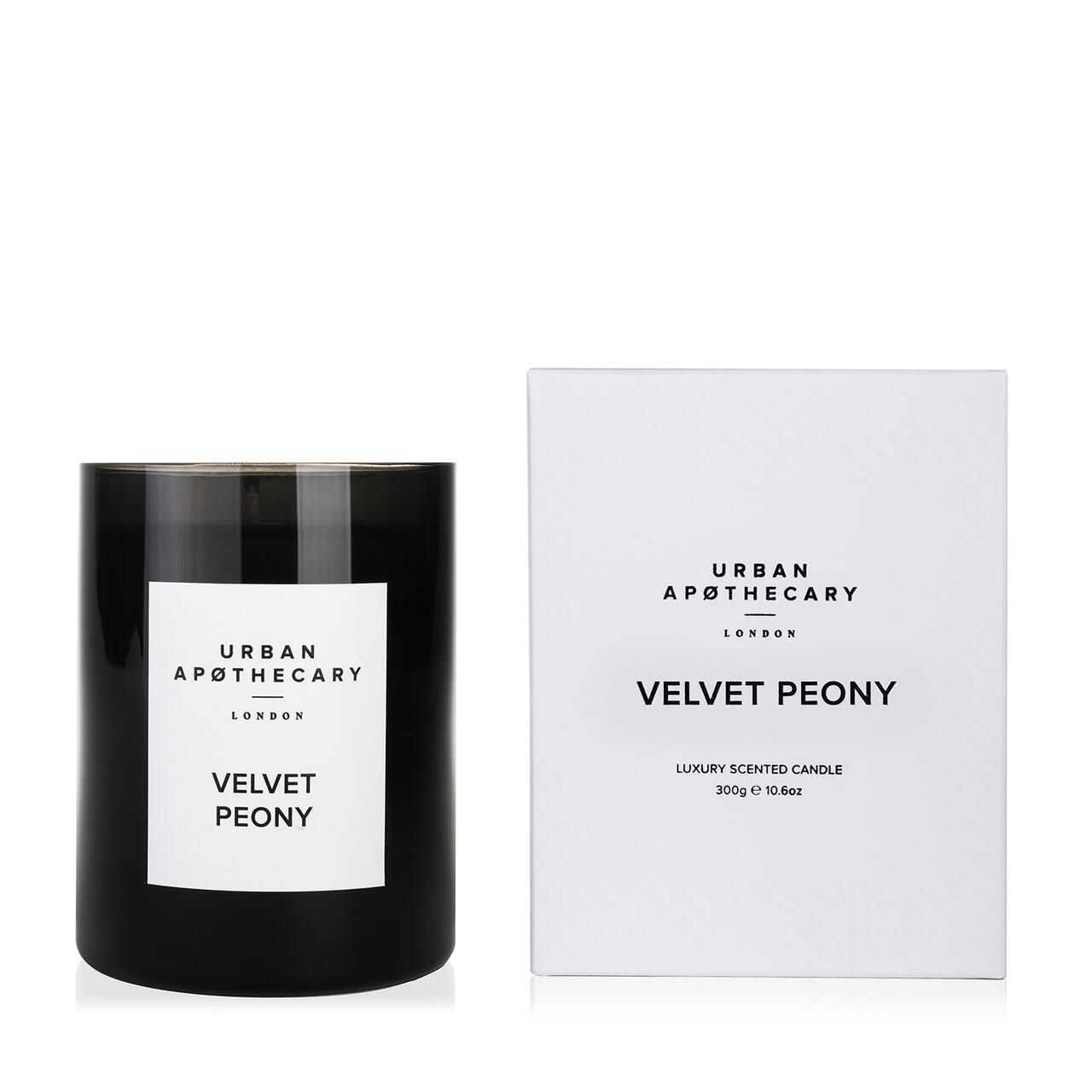 Schwarze Kerze und Verpackung. Auf der Kerze steht "Velvet Peony". Auf der Verpackung steht "Urban Apothecary London" und "Velvet Peony".