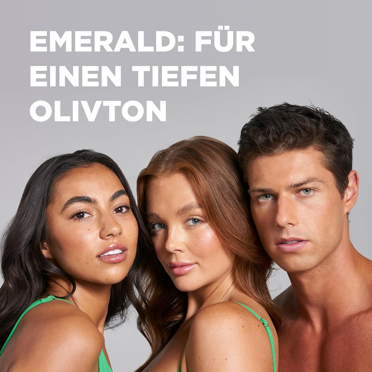 Drei Personen mit gebräunter Haut. Text: Emerald: Für einen tiefen Olivton. Personen tragen grüne Kleidung.