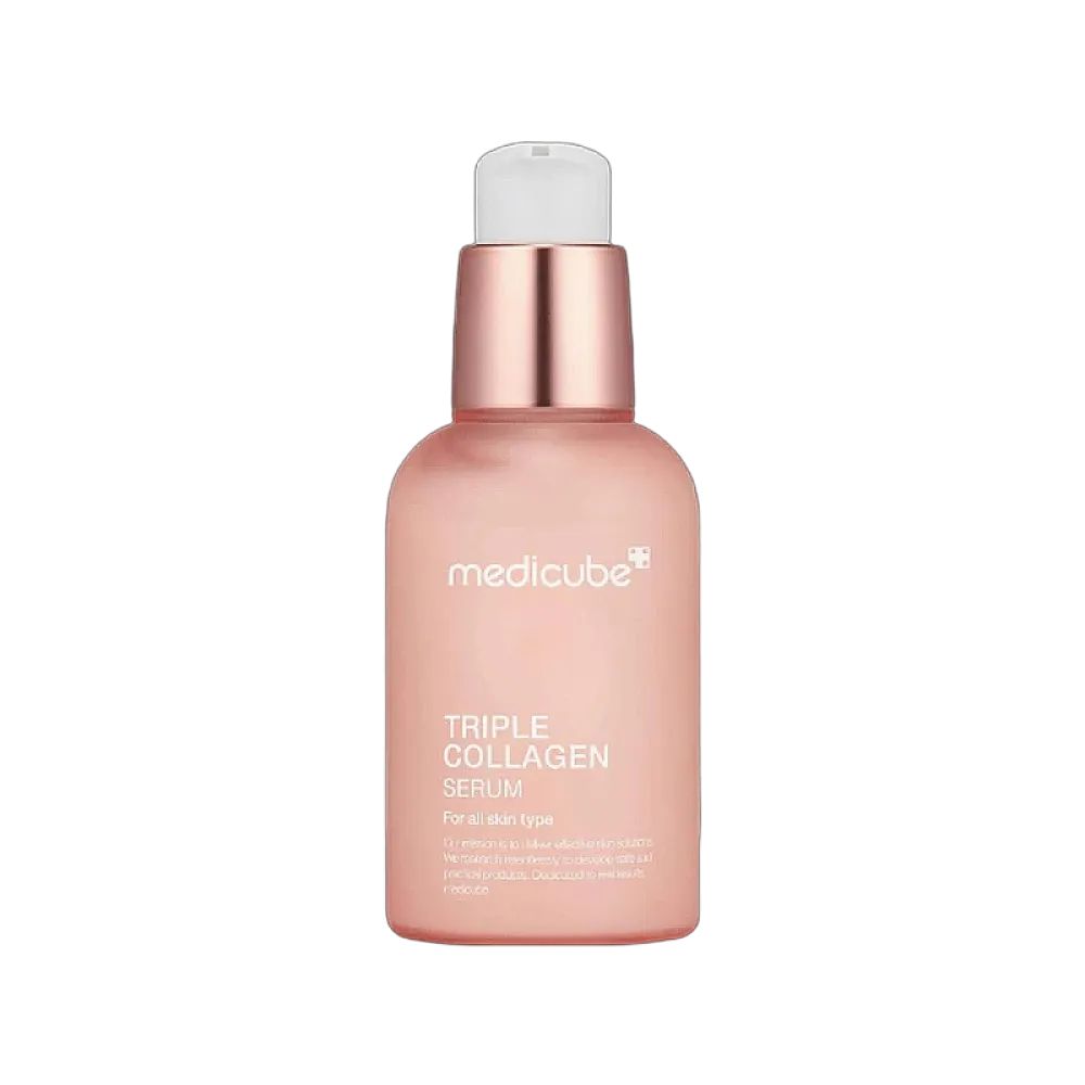 Rosa Flasche mit Dosierpumpe. Aufschrift: medicube, Triple Collagen Serum. Für alle Hauttypen.