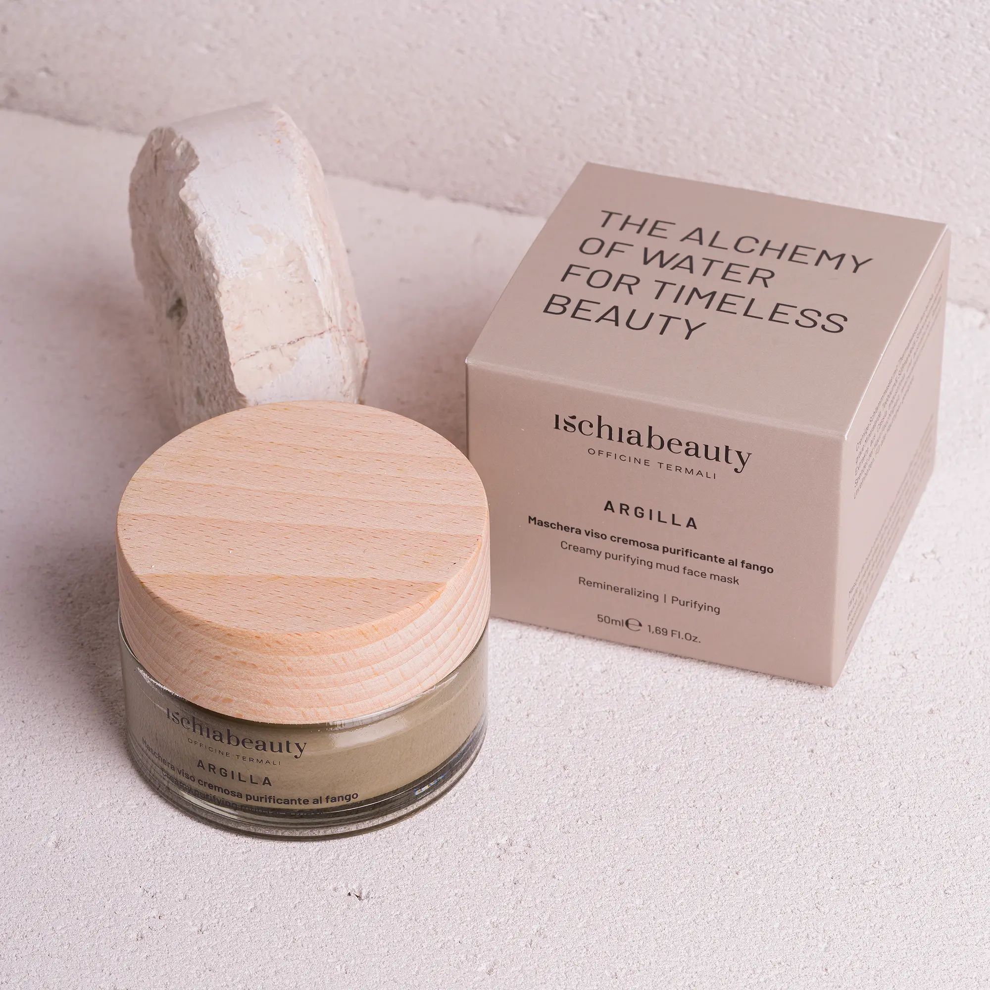 Glas mit Gesichtsmaske, Karton. Aufschrift: ischiabeauty, ARGILLA, Maschera viso cremosa purificante al fango, 50ml.