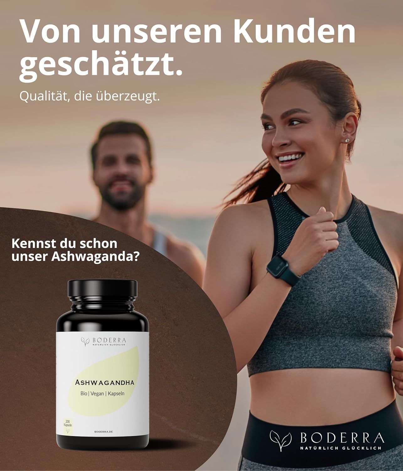 Frau und Mann. Schwarze Flasche mit 'Ashwagandha Bio Kapseln'. Text: 'Von unseren Kunden geschätzt. Qualität, die überzeugt.'