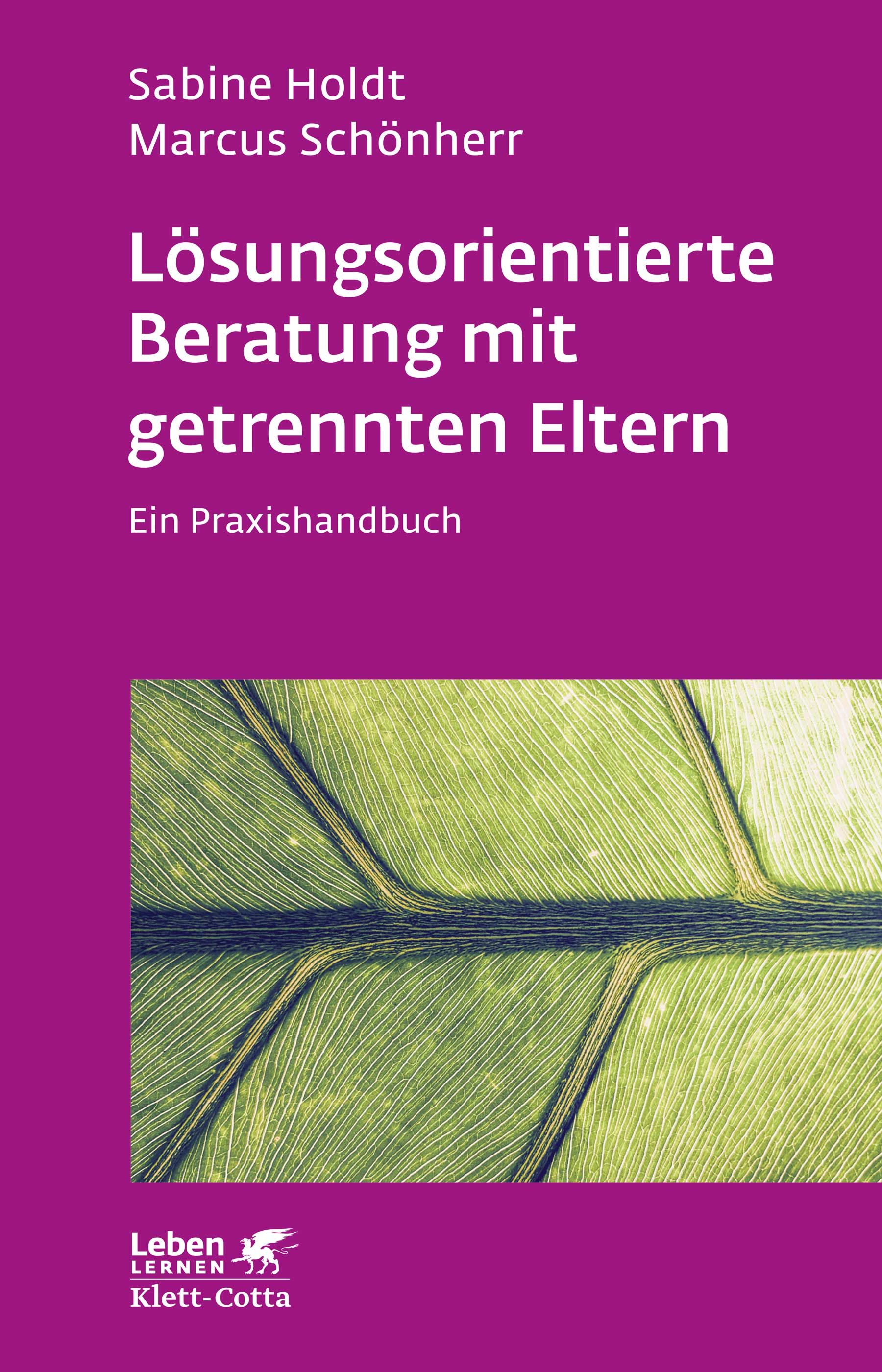 Buchcover mit Titel: Lösungsorientierte Beratung mit getrennten Eltern. Autoren: Sabine Holdt, Marcus Schönherr. Verlag Klett-Cotta.