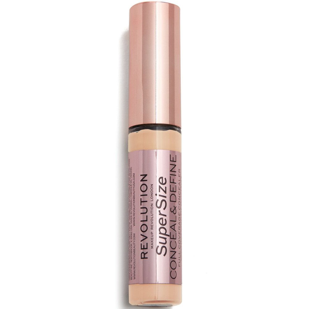 Concealer-Stift. Roségoldener Deckel, rosa Etikett mit Text. Marke: Makeup Revolution. Produktname: Conceal & Define Super Size.