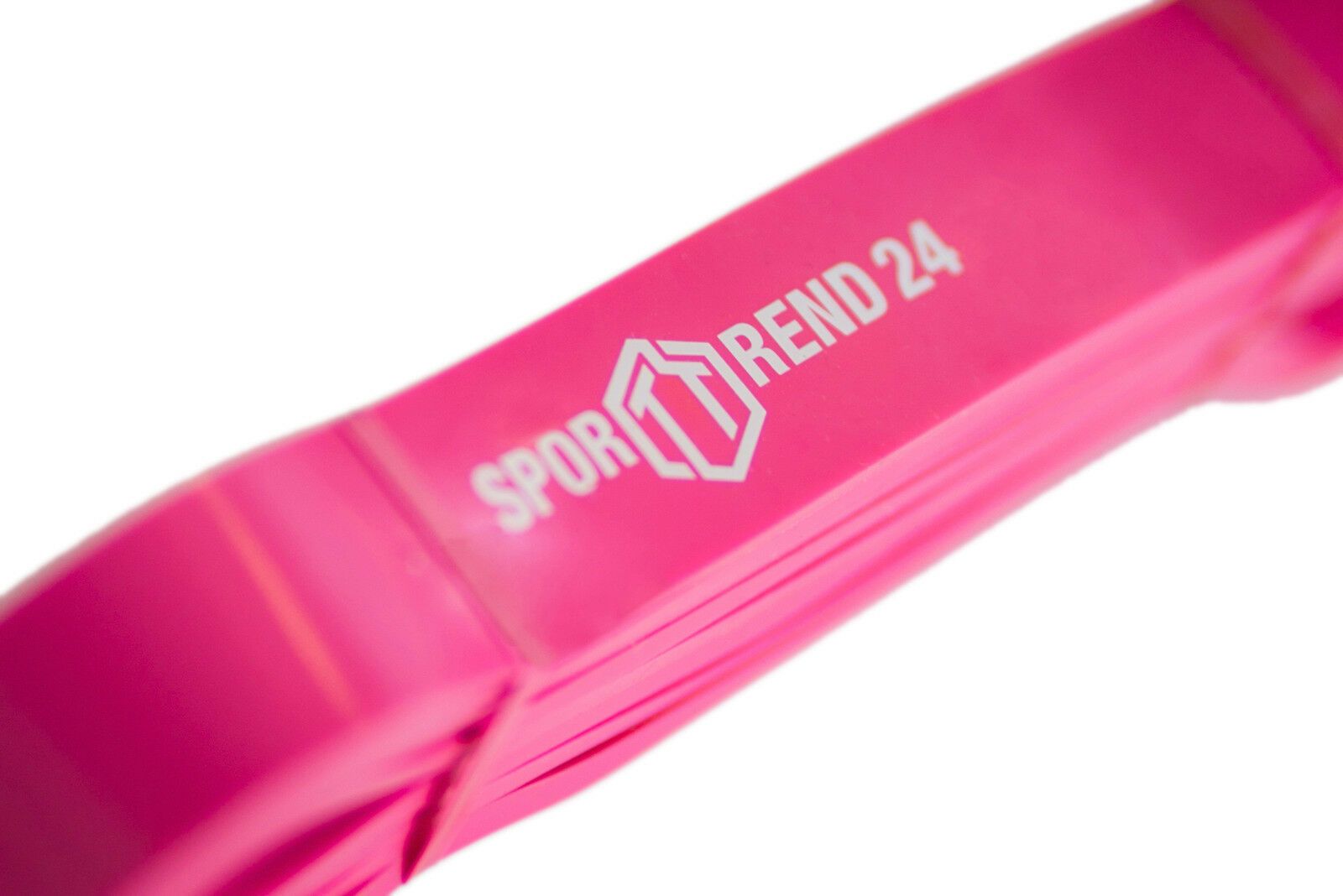 Rosa Fitnessband mit weißem Logo Sporttrend 24. Nahaufnahme, gefaltet.