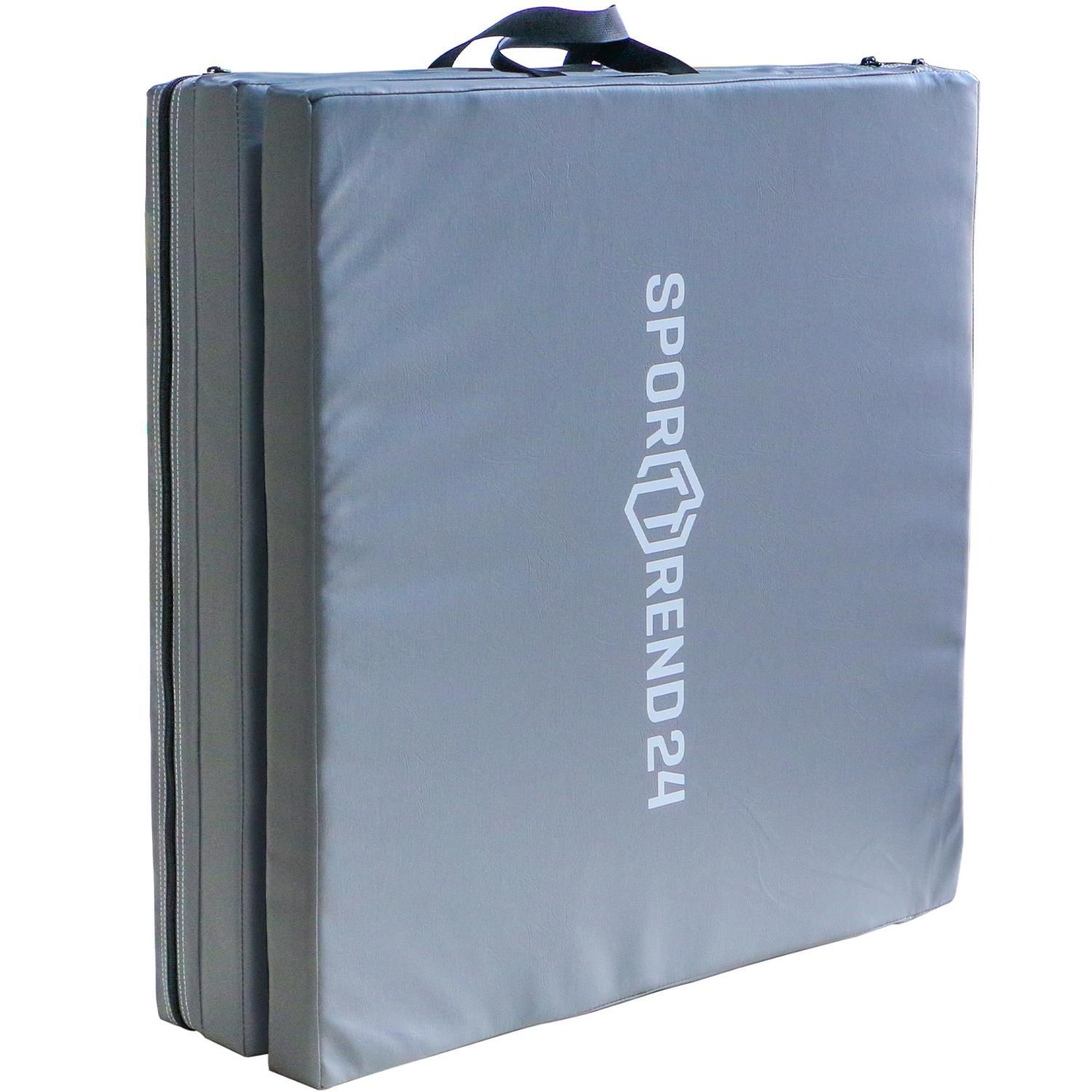 Graue, dreifach faltbare Turnmatte mit Logo Sporttrend24. Zusammengeklappt, mit Tragegriff.