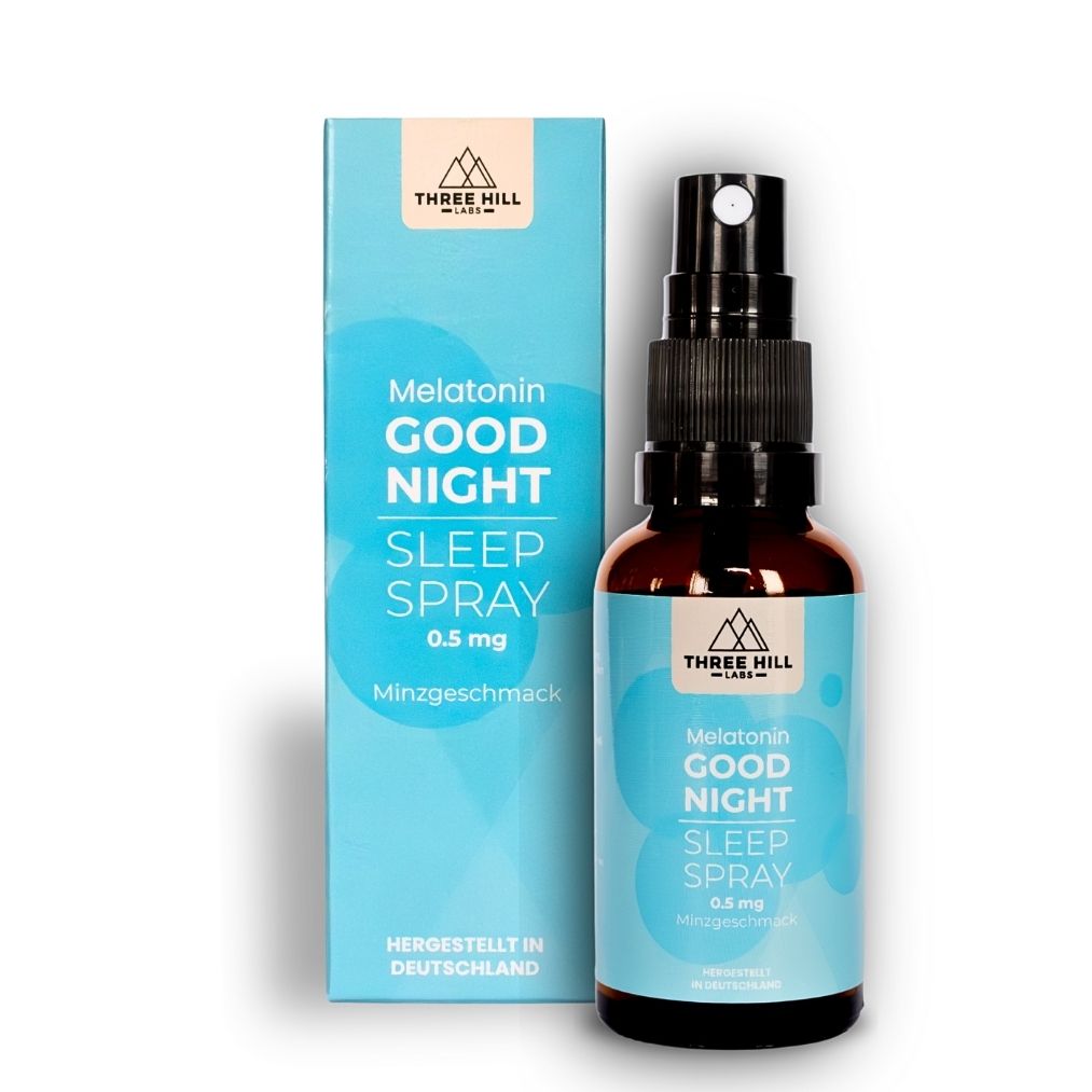 Braune Sprühflasche und blaue Verpackung. Aufschrift: Good Night Sleep Spray 0,5 mg. Hersteller: Three Hill Labs.